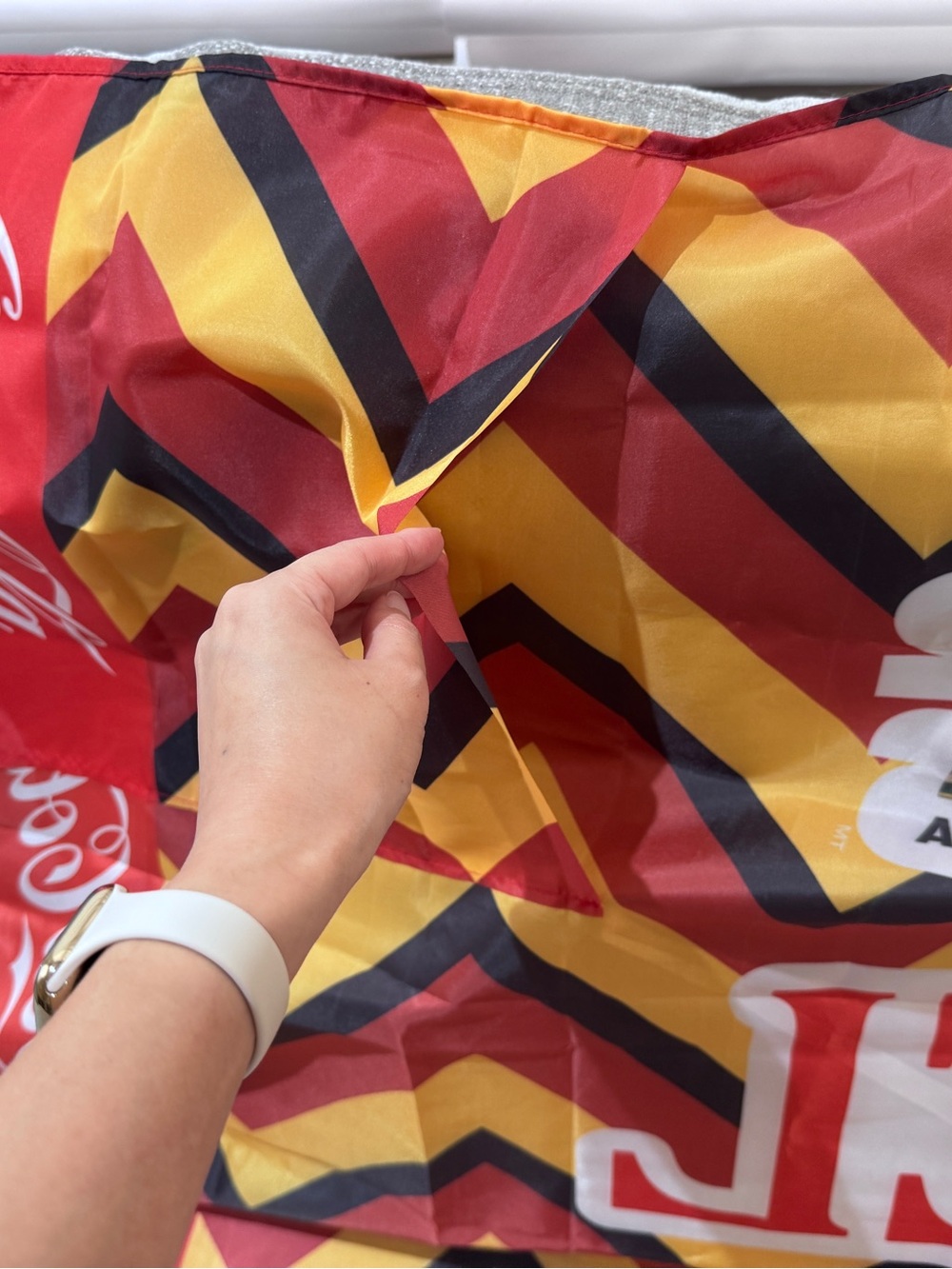 FIFA 2026 World Cup Belgium Coca-Cola Official Promotional BEL Flag Cape Poncho - Picture 9 of 12